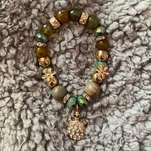 Cute women’s bracelet with turtle charm